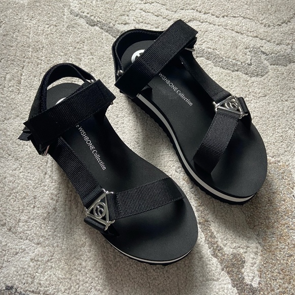 The Wishbone Collection Sandals // Size 7.5 - Picture 2 of 14